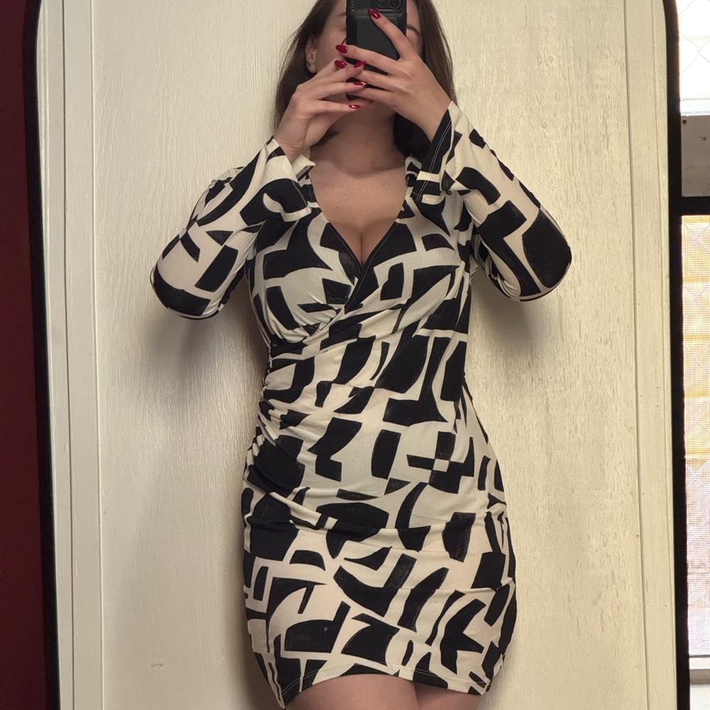 Black and White Geometric Print Dress